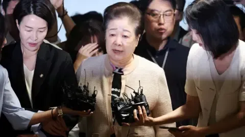 Controversial Religious Figure Rejects Gift-giving Accusations Against Former South Korean First Lady