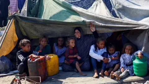 Dire Situation in northern Gaza as Military Tanks Advance